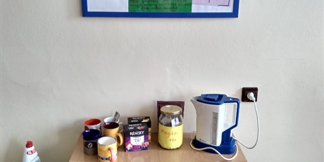 Stacja do przygotowania herbaty/czekolady/kawy w sali językowej