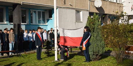 Powiększ grafikę: apel-z-okazji-swieta-niepodleglosci-655240.jpg