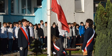 Powiększ grafikę: apel-z-okazji-swieta-niepodleglosci-655241.jpg