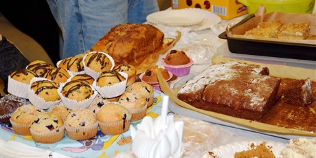 Powiększ grafikę: czerwona-sroda-kiermasz-ciast-dla-tomka-677085.jpg