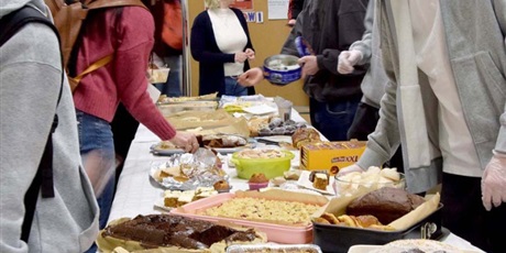 Powiększ grafikę: czerwona-sroda-kiermasz-ciast-dla-tomka-677089.jpg