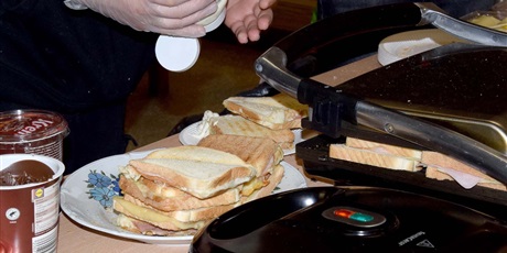 Powiększ grafikę: czerwona-sroda-kiermasz-ciast-dla-tomka-677091.jpg