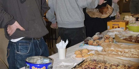 Powiększ grafikę: czerwona-sroda-kiermasz-ciast-dla-tomka-677093.jpg