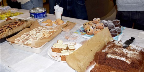 Powiększ grafikę: czerwona-sroda-kiermasz-ciast-dla-tomka-677095.jpg