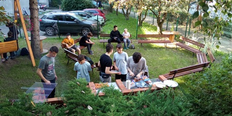Powiększ grafikę: dzien-integracyjny-klasy-1g-637453.jpg