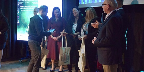 Powiększ grafikę: energetyka-przyszlosci-w-rekach-mlodych-talentow-688297.jpg