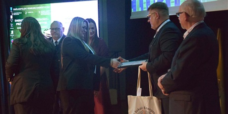 Powiększ grafikę: energetyka-przyszlosci-w-rekach-mlodych-talentow-688298.jpg