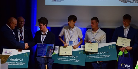 Powiększ grafikę: koferencja-podsumuwujaca-energetyka-przyszlosci-przyszlosc-energetyki-628218.jpg
