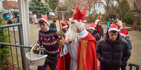 Powiększ grafikę: orszak-swietego-mikolaja-665160.jpg