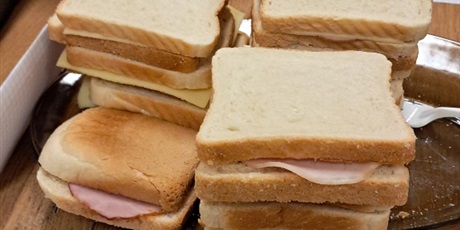 Powiększ grafikę: podsumowanie-kiermaszu-ciast-i-tostow-650676.jpg