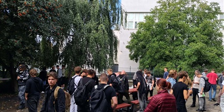 Powiększ grafikę: relacja-z-kiermaszu-podrecznikow-uzywanych-710749.jpg