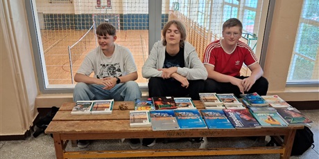 Powiększ grafikę: relacja-z-kiermaszu-podrecznikow-uzywanych-710751.jpg