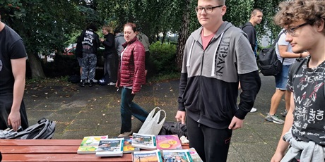 Powiększ grafikę: relacja-z-kiermaszu-podrecznikow-uzywanych-710753.jpg
