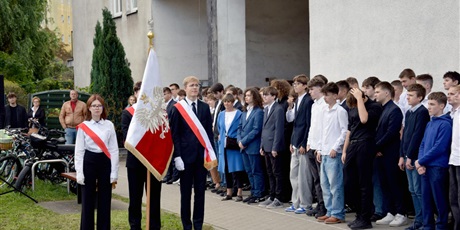 Powiększ grafikę: slubowanie-klas-pierwszych-2025-643687.jpg