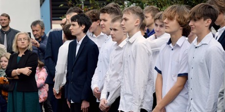 Powiększ grafikę: slubowanie-klas-pierwszych-2025-643695.jpg