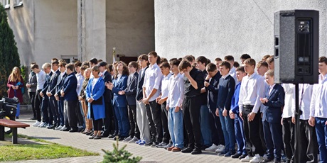 Powiększ grafikę: slubowanie-klas-pierwszych-2025-643707.jpg