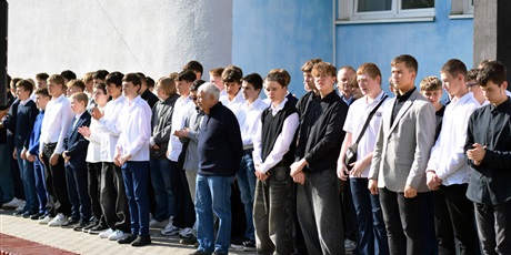 Powiększ grafikę: slubowanie-klas-pierwszych-2025-643708.jpg