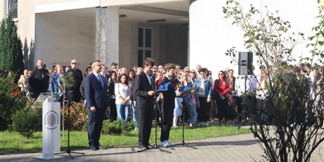 Powiększ grafikę: slubowanie-klas-pierwszych-nowi-uczniowie-oficjalnie-w-spolecznosci-zse-713830.jpg