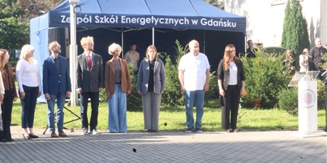 Powiększ grafikę: slubowanie-klas-pierwszych-nowi-uczniowie-oficjalnie-w-spolecznosci-zse-713831.jpg