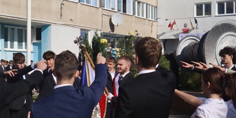 Powiększ grafikę: slubowanie-klas-pierwszych-nowi-uczniowie-oficjalnie-w-spolecznosci-zse-713838.jpg