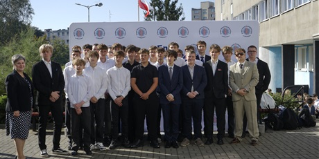 Powiększ grafikę: slubowanie-klas-pierwszych-nowi-uczniowie-oficjalnie-w-spolecznosci-zse-713843.jpg