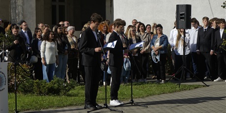 Powiększ grafikę: slubowanie-klas-pierwszych-nowi-uczniowie-oficjalnie-w-spolecznosci-zse-713851.jpg