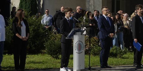 Powiększ grafikę: slubowanie-klas-pierwszych-nowi-uczniowie-oficjalnie-w-spolecznosci-zse-713853.jpg