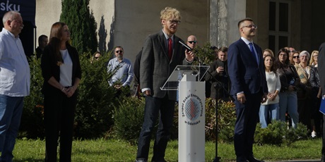 Powiększ grafikę: slubowanie-klas-pierwszych-nowi-uczniowie-oficjalnie-w-spolecznosci-zse-713854.jpg