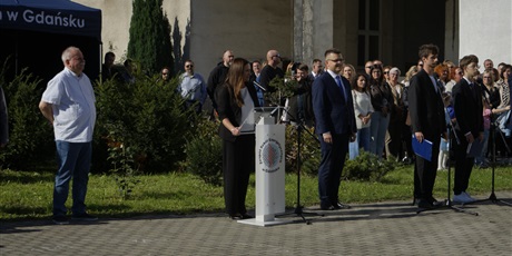Powiększ grafikę: slubowanie-klas-pierwszych-nowi-uczniowie-oficjalnie-w-spolecznosci-zse-713855.jpg