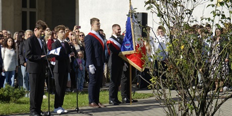 Powiększ grafikę: slubowanie-klas-pierwszych-nowi-uczniowie-oficjalnie-w-spolecznosci-zse-713864.jpg