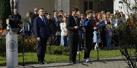 Powiększ grafikę: slubowanie-klas-pierwszych-nowi-uczniowie-oficjalnie-w-spolecznosci-zse-713866.jpg