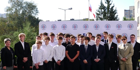 Powiększ grafikę: slubowanie-klas-pierwszych-nowi-uczniowie-oficjalnie-w-spolecznosci-zse-713868.jpg