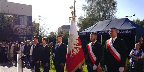 Powiększ grafikę: slubowanie-klas-pierwszych-nowi-uczniowie-oficjalnie-w-spolecznosci-zse-713872.jpg