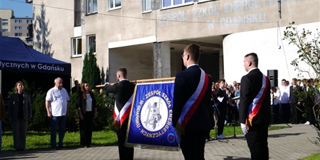 Powiększ grafikę: slubowanie-klas-pierwszych-nowi-uczniowie-oficjalnie-w-spolecznosci-zse-713882.jpg