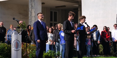 Powiększ grafikę: slubowanie-klas-pierwszych-nowi-uczniowie-oficjalnie-w-spolecznosci-zse-713885.jpg