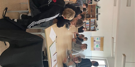 Powiększ grafikę: spotkanie-przedstawicieli-klas-pierwszych-ze-szkolnymi-rzecznikami-praw-ucznia-650669.jpg