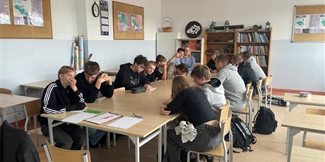 Powiększ grafikę: spotkanie-przedstawicieli-klas-pierwszych-ze-szkolnymi-rzecznikami-praw-ucznia-650670.jpg