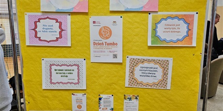 Powiększ grafikę: swiatowy-dzien-zyczliwosci-i-pozdrowien-dzien-tumbo-657346.jpg