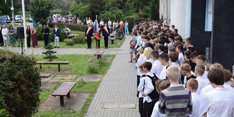 Powiększ grafikę: uroczyste-rozpoczecie-roku-szkolnego-2025-2026-636223.jpg