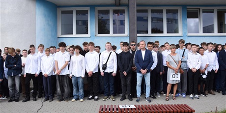 Powiększ grafikę: uroczyste-rozpoczecie-roku-szkolnego-2025-2026-636231.jpg