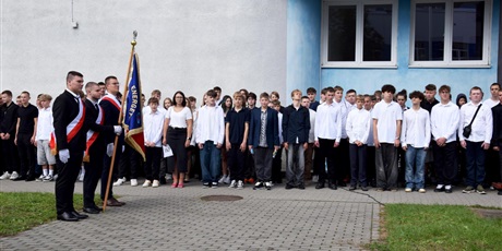 Powiększ grafikę: uroczyste-rozpoczecie-roku-szkolnego-2025-2026-636236.jpg