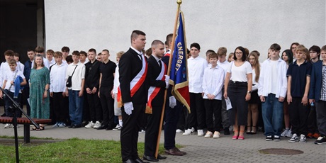 Powiększ grafikę: uroczyste-rozpoczecie-roku-szkolnego-2025-2026-636239.jpg