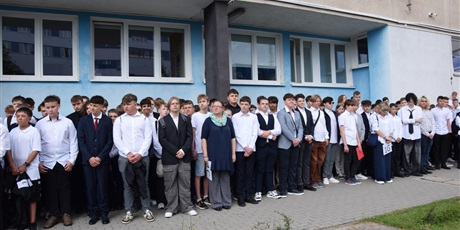 Powiększ grafikę: uroczyste-rozpoczecie-roku-szkolnego-2025-2026-636240.jpg