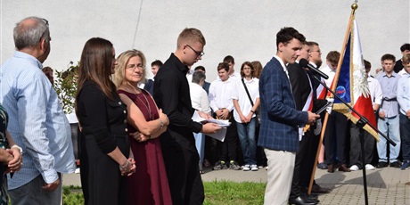 Powiększ grafikę: uroczyste-rozpoczecie-roku-szkolnego-2025-2026-636254.jpg