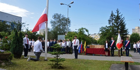 Powiększ grafikę: uroczyste-zakonczenie-roku-szkolnego-2023-2024-544978.jpg