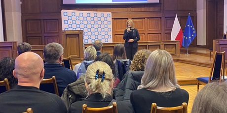 Powiększ grafikę: uroczystosc-wreczenia-dyplomow-stypendystom-prezesa-rady-ministrow-658910.jpg