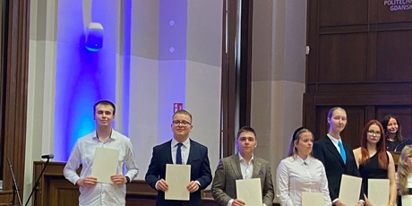 Powiększ grafikę: uroczystosc-wreczenia-dyplomow-stypendystom-prezesa-rady-ministrow-658911.jpg