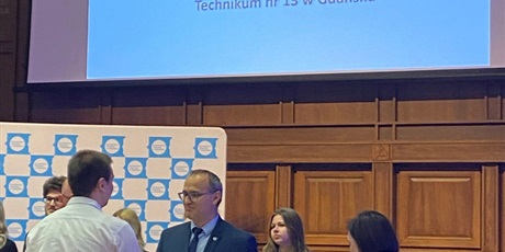 Powiększ grafikę: uroczystosc-wreczenia-dyplomow-stypendystom-prezesa-rady-ministrow-658913.jpg