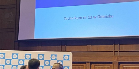 Powiększ grafikę: uroczystosc-wreczenia-dyplomow-stypendystom-prezesa-rady-ministrow-658914.jpg