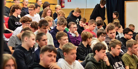 Powiększ grafikę: warsztaty-dotyczace-przeciwdzialaniu-cyberprzemocy-i-hejtowi-639890.jpg